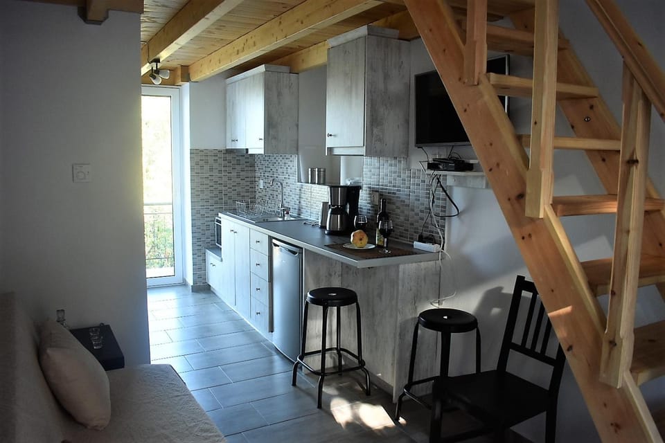 Kitchen or kitchenette, pet friendly, stove