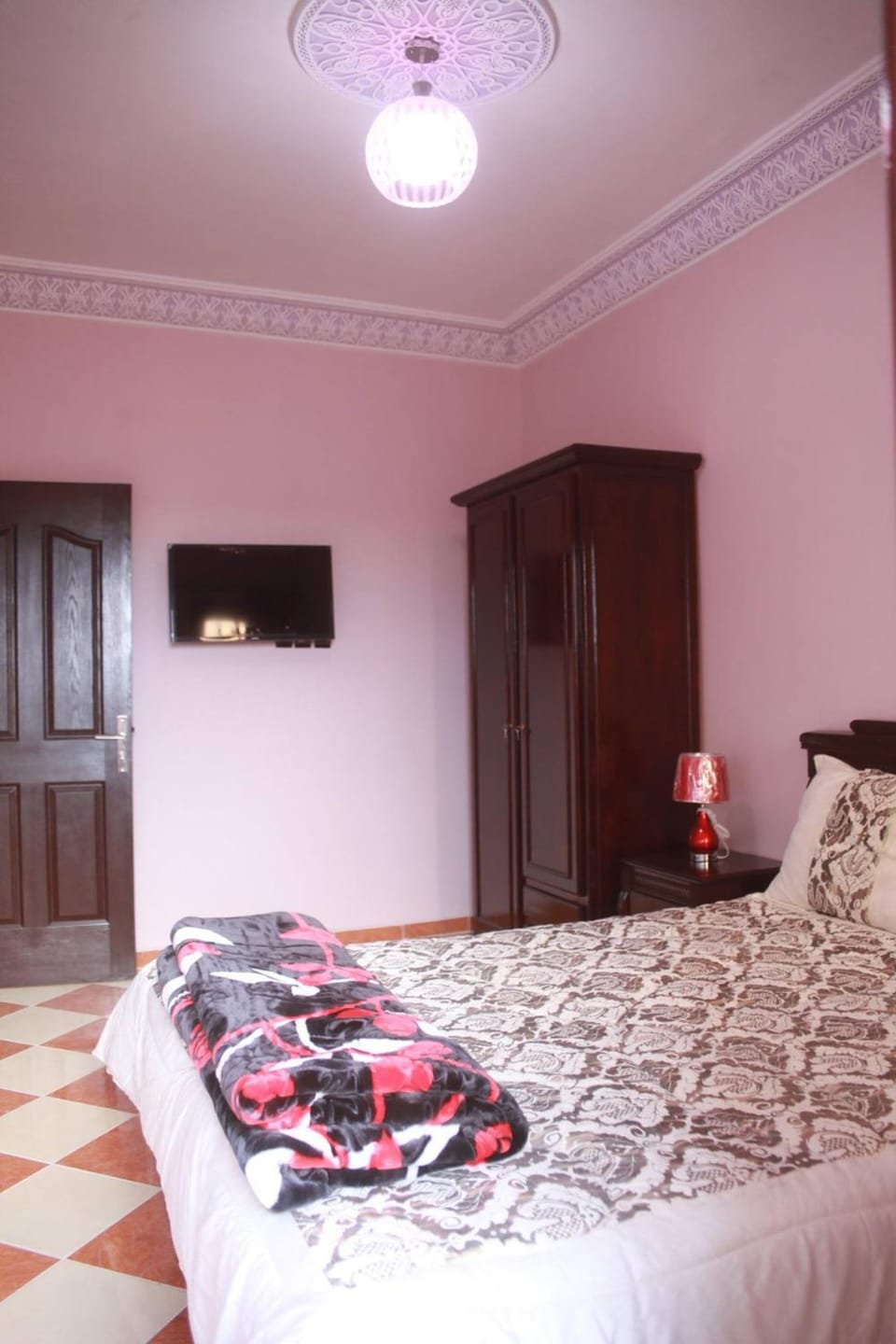 Bed, TV and multimedia, Bedroom