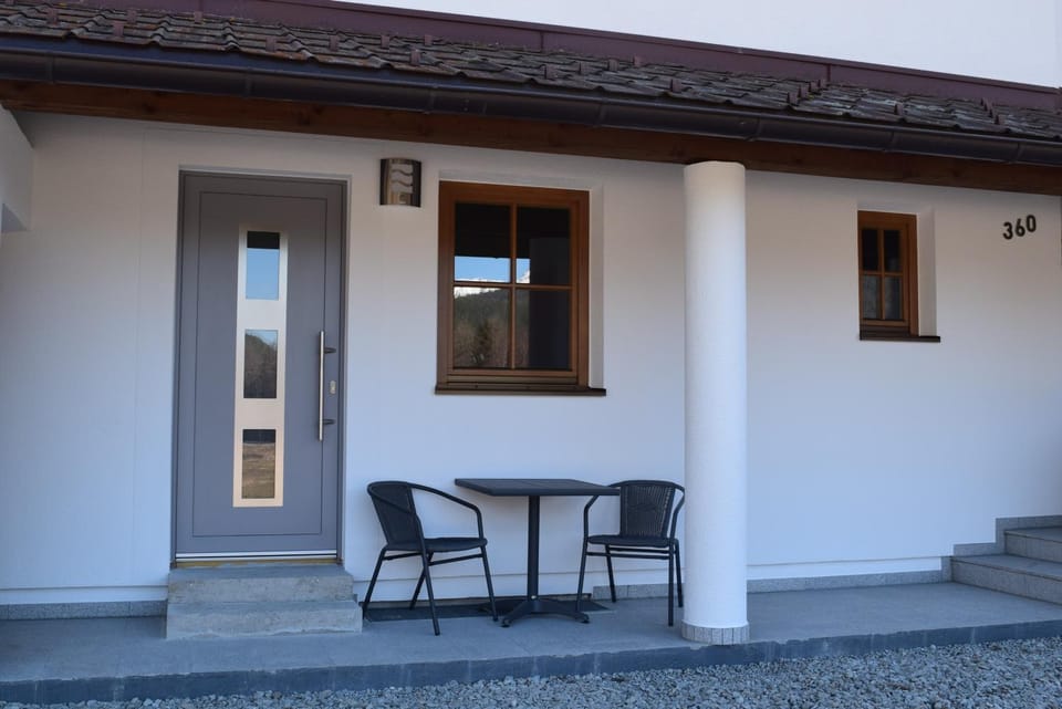 Facade/entrance, Balcony/Terrace