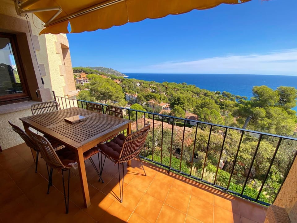 Day, View (from property/room), Balcony/Terrace, Dining area, Sea view