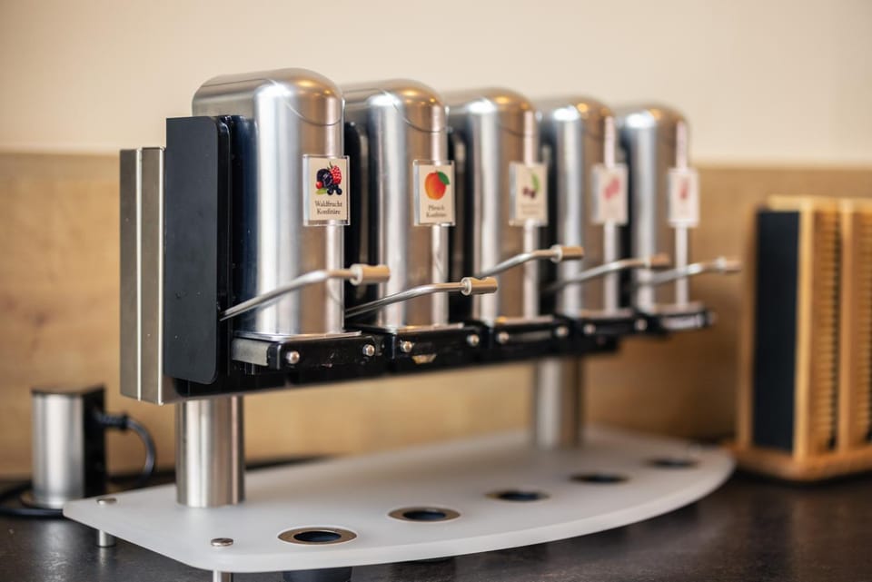 Continental breakfast, Buffet breakfast