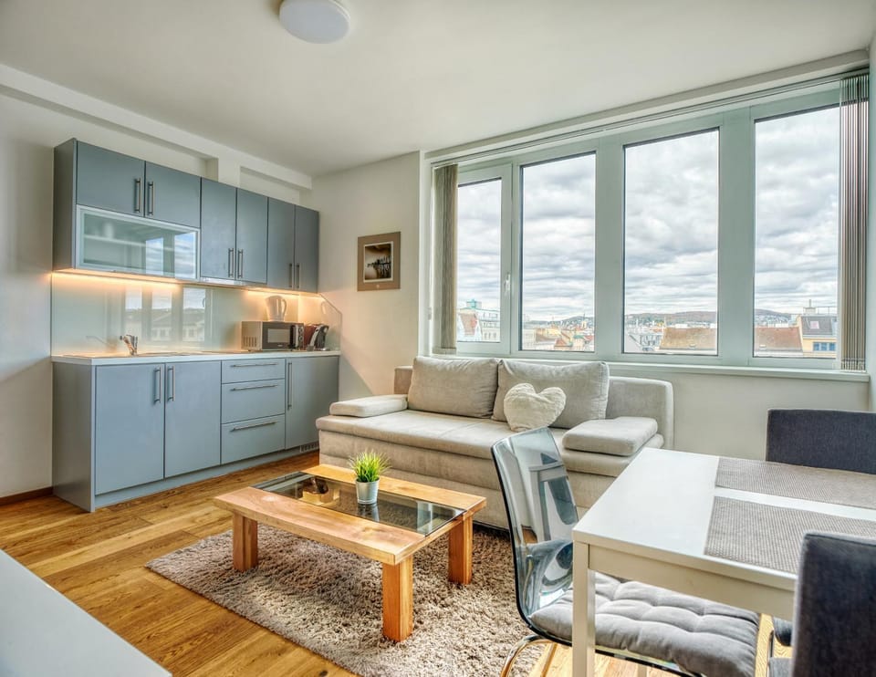 Kitchen or kitchenette, Seating area, Dining area