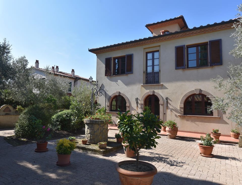 Property building, Facade/entrance
