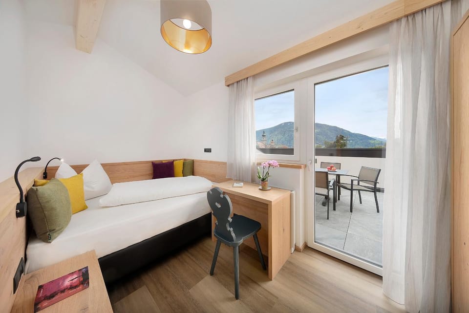 Bed, Photo of the whole room, Bedroom, Mountain view