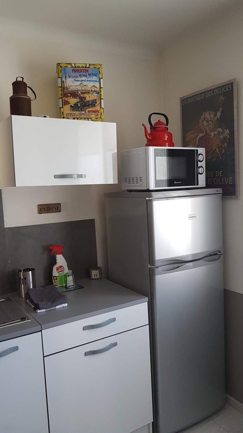 Kitchen or kitchenette