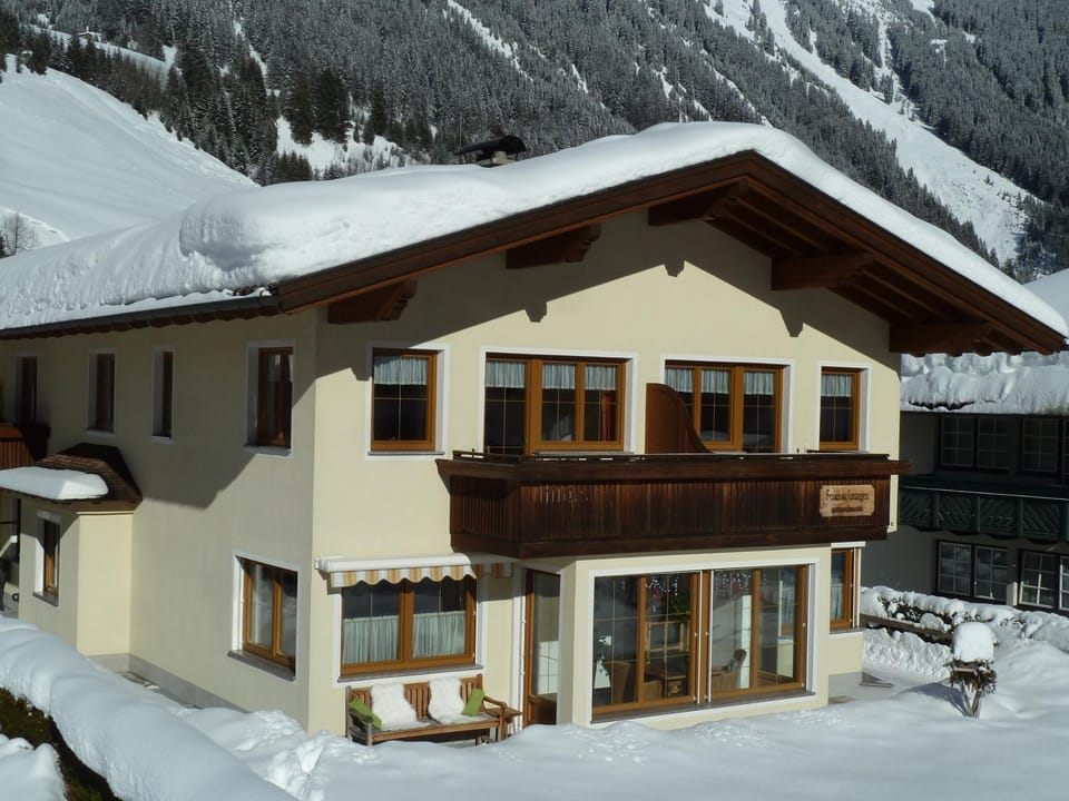 Property building, Winter