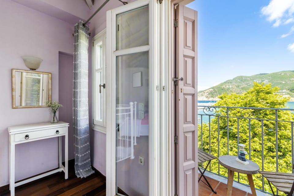 View (from property/room), Balcony/Terrace, Mountain view