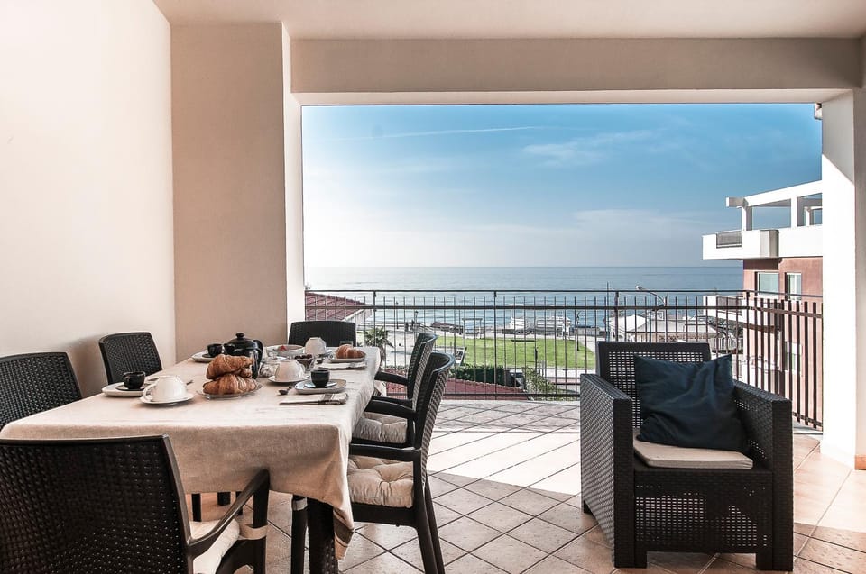 Property building, Balcony/Terrace, Sea view