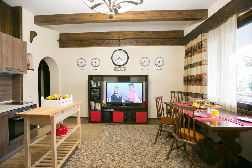 TV and multimedia, Living room, Dining area