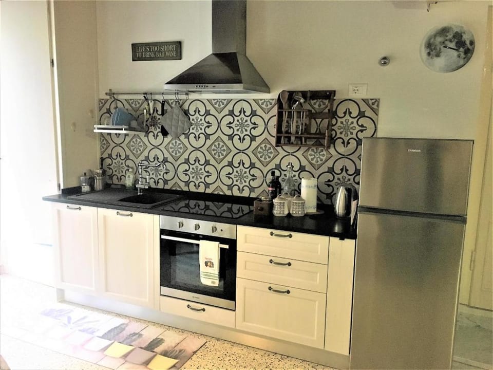 Coffee/tea facilities, Kitchen or kitchenette