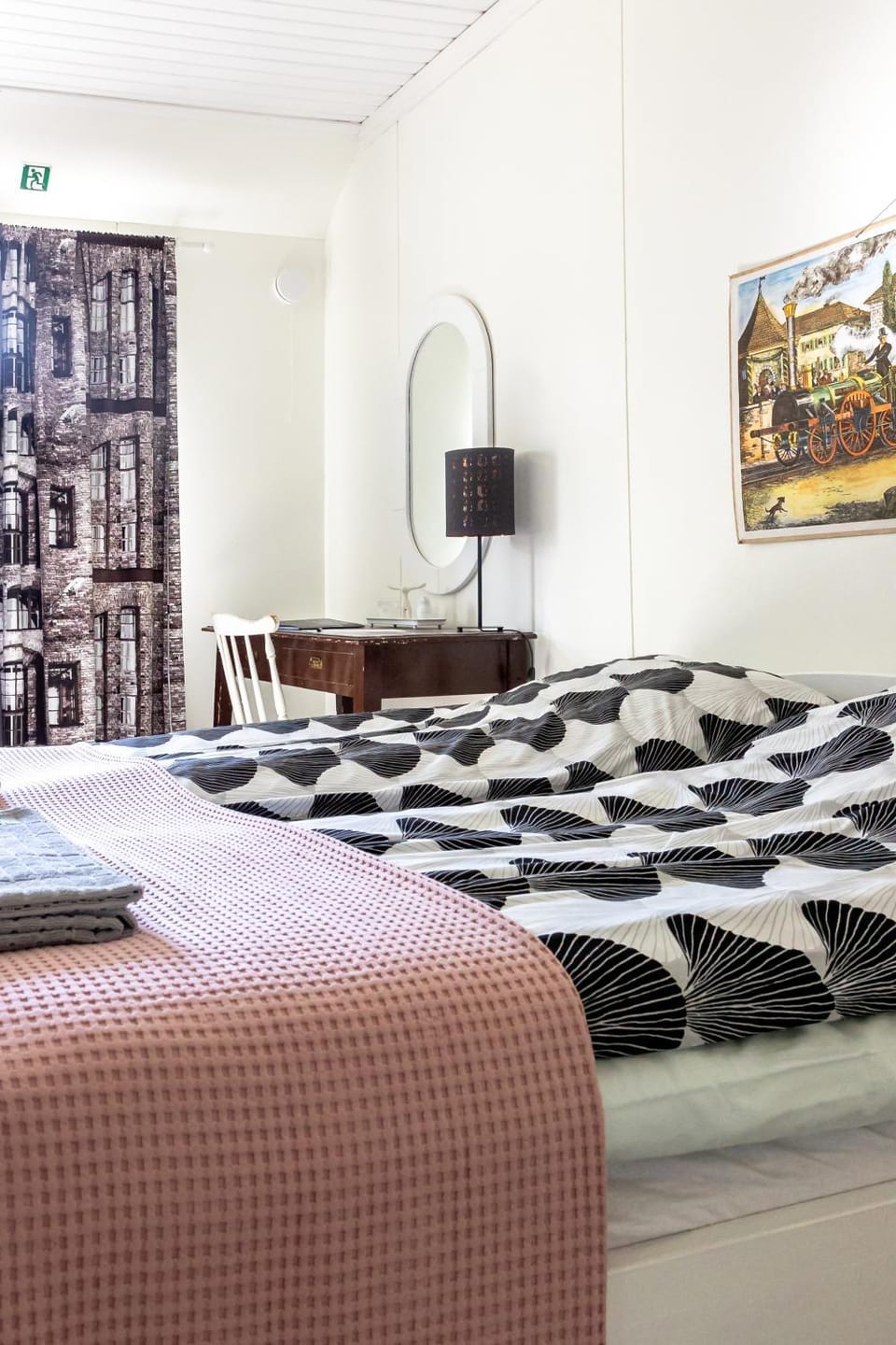 Bed, Decorative detail, Bedroom
