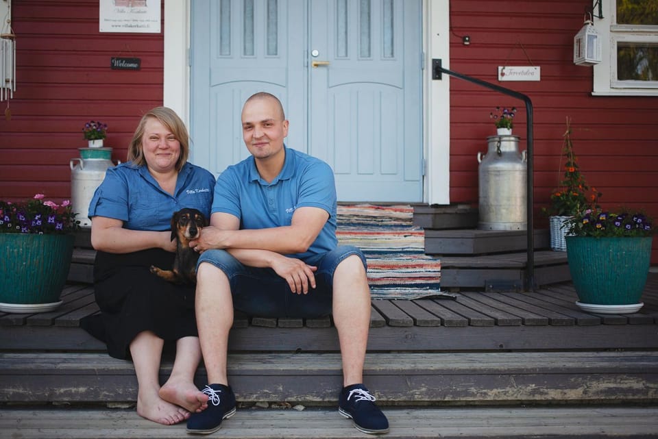 Property building, Facade/entrance, People, Pets