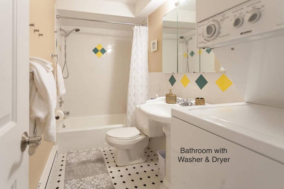 the Lanai, Best Area, 2 Bedrooms, WD, Large Balcony, Condo, 825sf Apartment in Tacoma