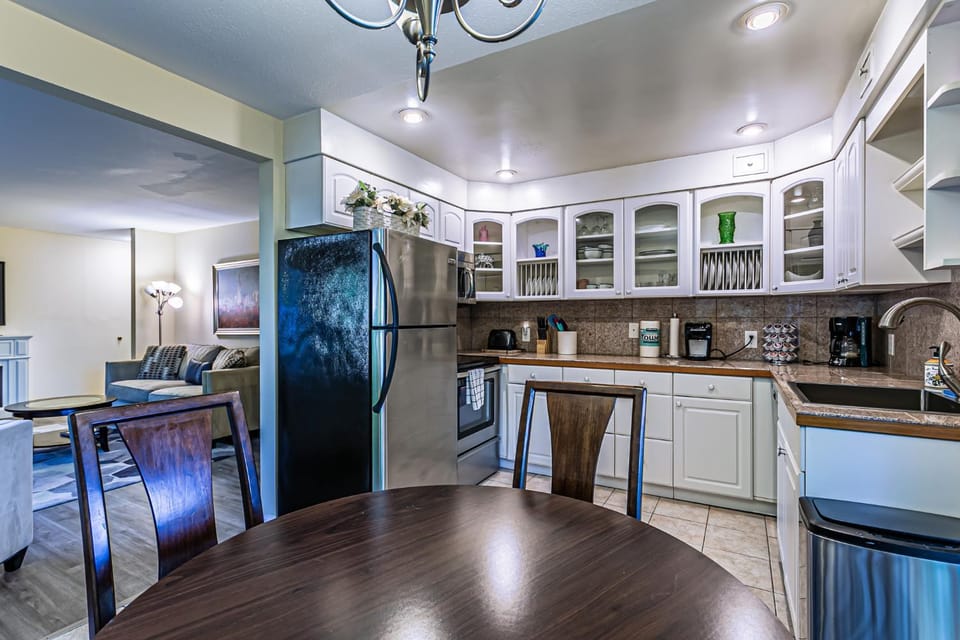 the Lanai, Best Area, 2 Bedrooms, WD, Large Balcony, Condo, 825sf Apartment in Tacoma