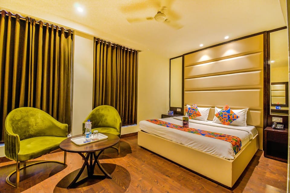 Bedroom, Continental breakfast