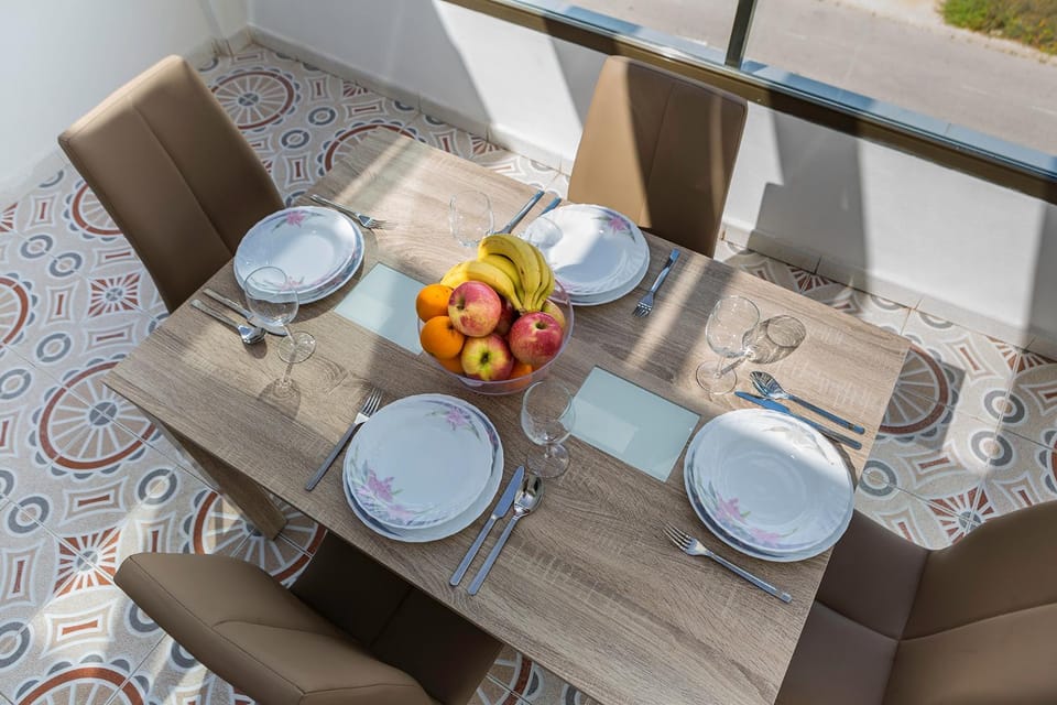 Balcony/Terrace, Food and drinks, Dining area