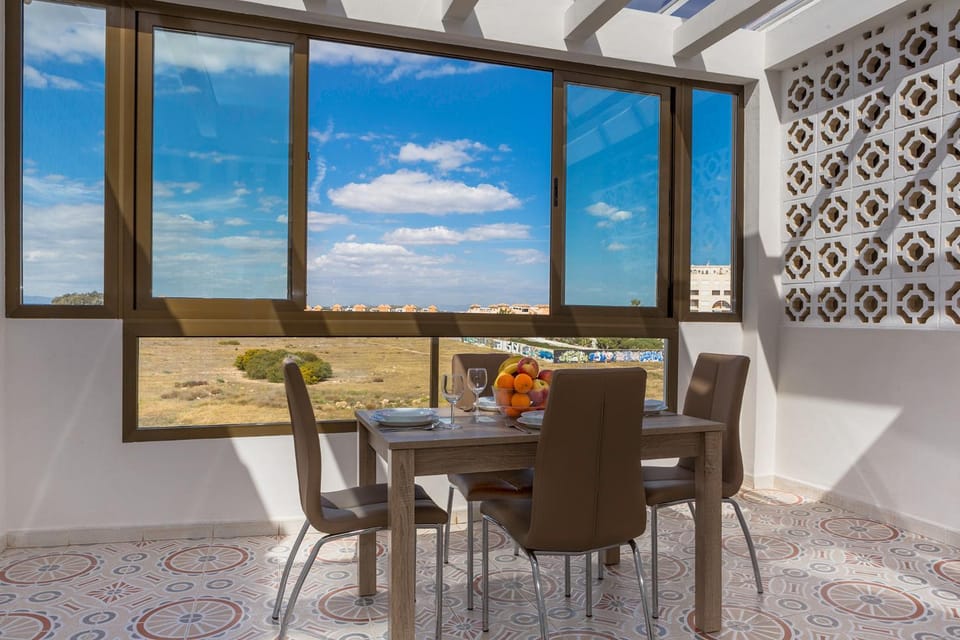 View (from property/room), Balcony/Terrace, Food and drinks, Lake view, Mountain view, Street view