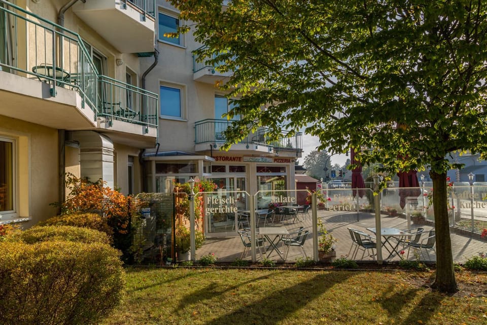 Property building, Restaurant/places to eat, On site, Street view