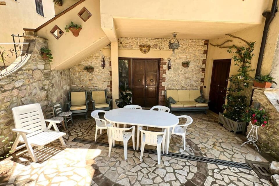 Antico Leccio Green House in Umbria