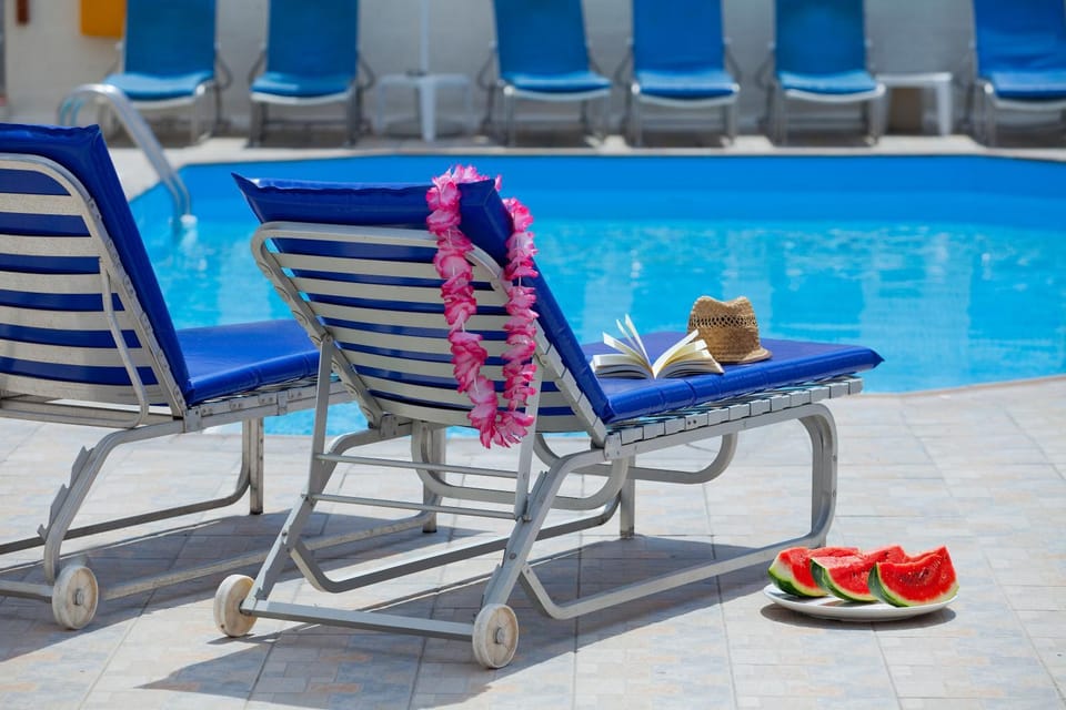 Swimming pool, Swimming pool