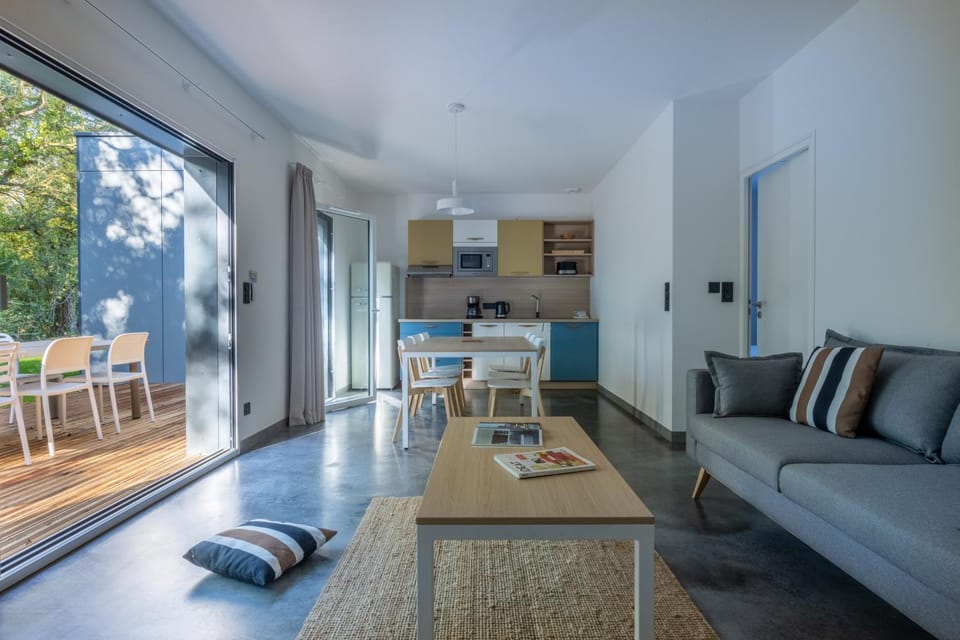 Kitchen or kitchenette, Living room, Seating area, Dining area, pet friendly
