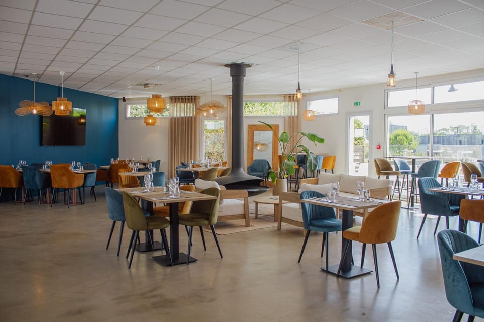 Restaurant/places to eat, Banquet/Function facilities