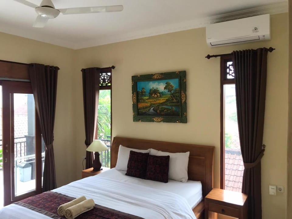 Shindu Home Stay Room 8 Bed and Breakfast in Ubud