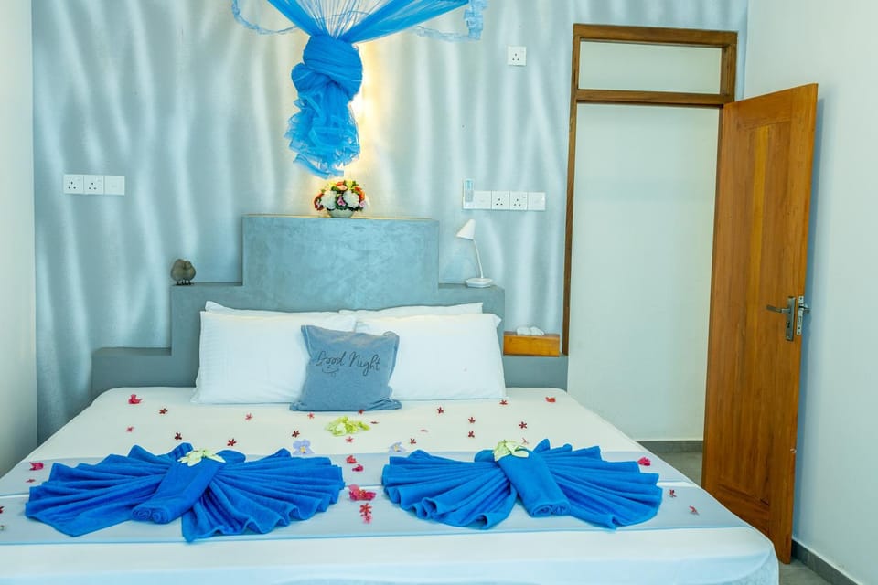 Bed, towels