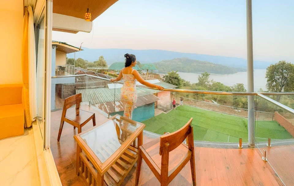 View (from property/room), Balcony/Terrace, Lake view