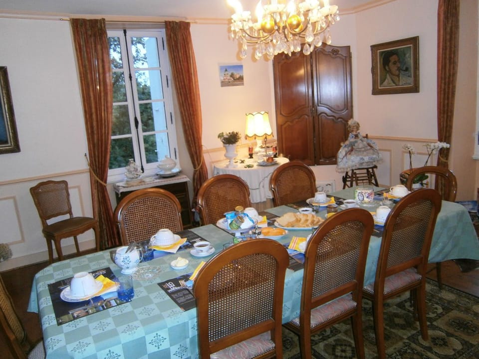 Dining area, Continental breakfast