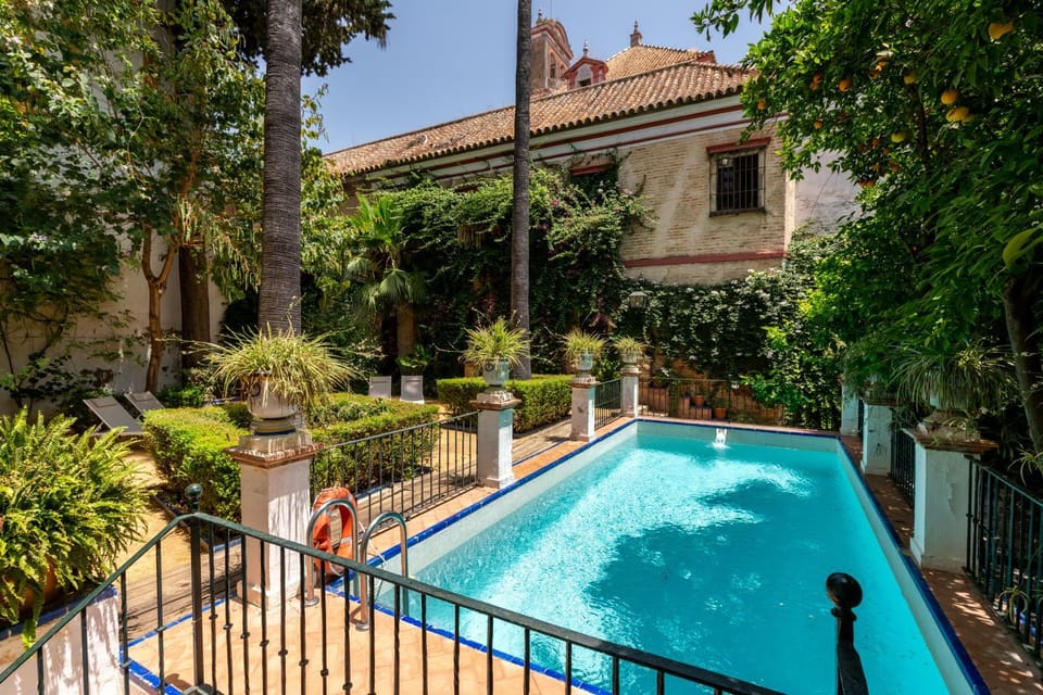 Property building, Day, Garden, Garden view, Pool view, Swimming pool, sunbed