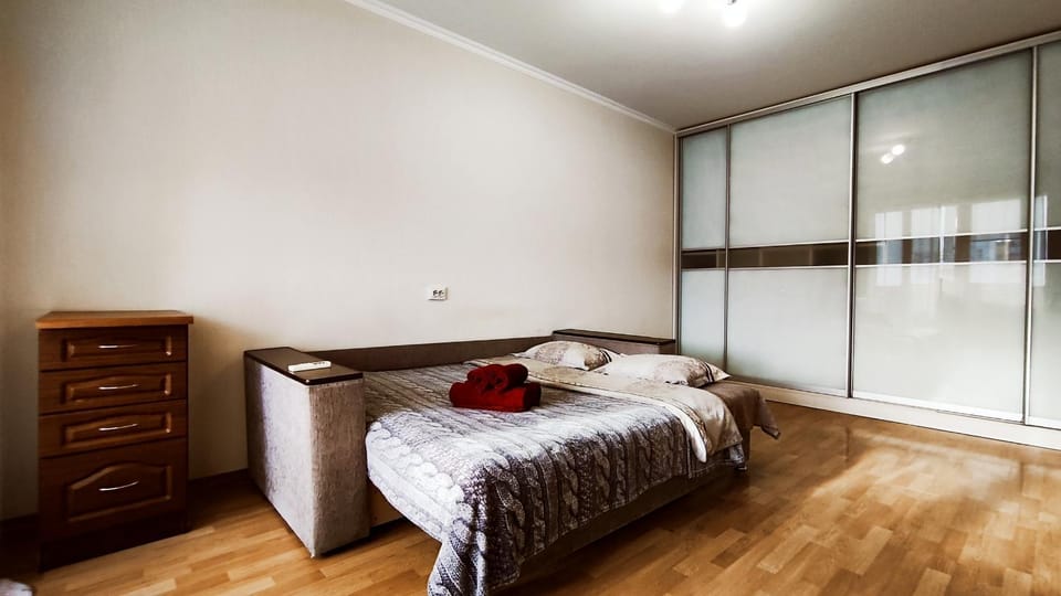 Bed, Bedroom, towels, wardrobe