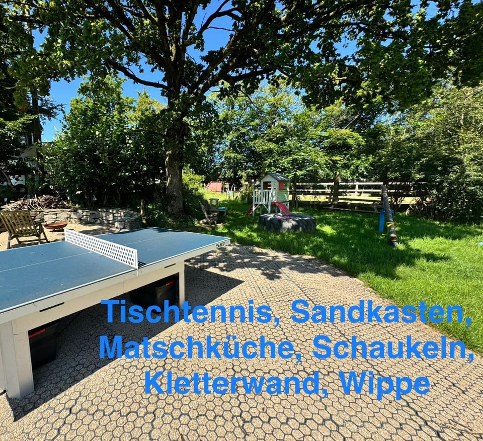 Hof Vierzehnender im Hohen Venn - 70qm Fachwerk-Studio - grosses Wohn-Schlafzimmer mit Dachterrasse und Kaminofen - separate Küche - perfekt für Paare - Monschau - Eifel - Hunde willkommen - Islandpferde Apartment in Monschau