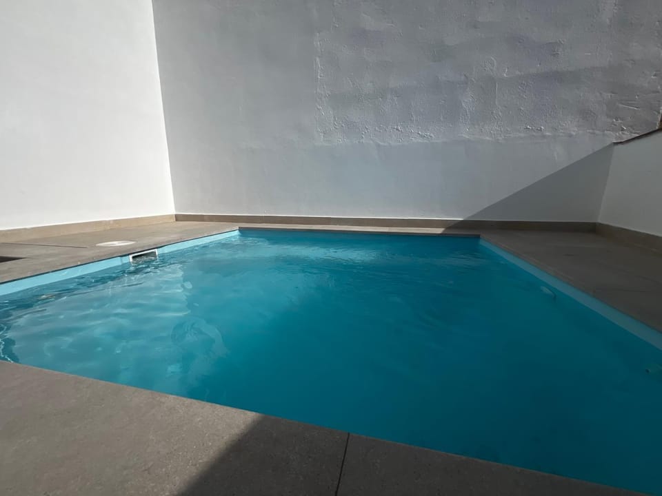 Swimming pool, Swimming pool