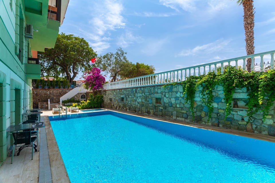 Kabasakal Otel Bed and Breakfast in Cesme