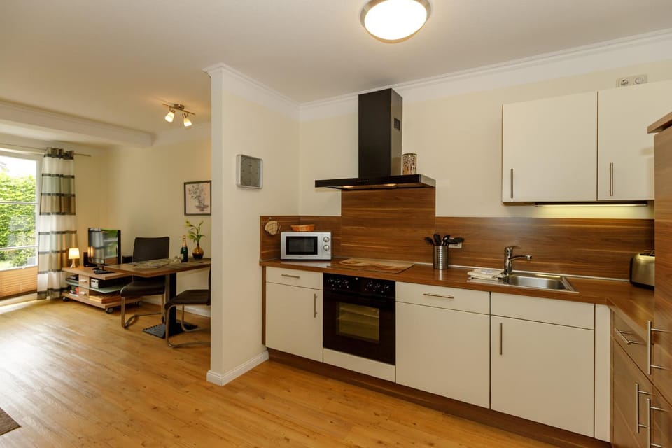 Kitchen or kitchenette, Dining area, minibar, pet friendly, stove