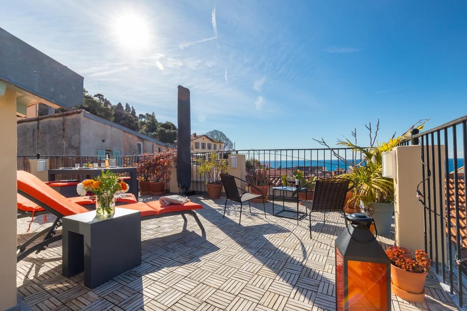 Le Château - THE MOST BEAUTIFUL SIGHT IN OLD TOWN, private terrace Apartment in Nice