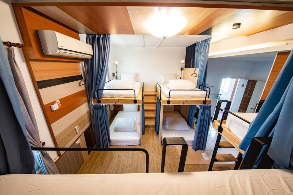 bunk bed, air conditioner