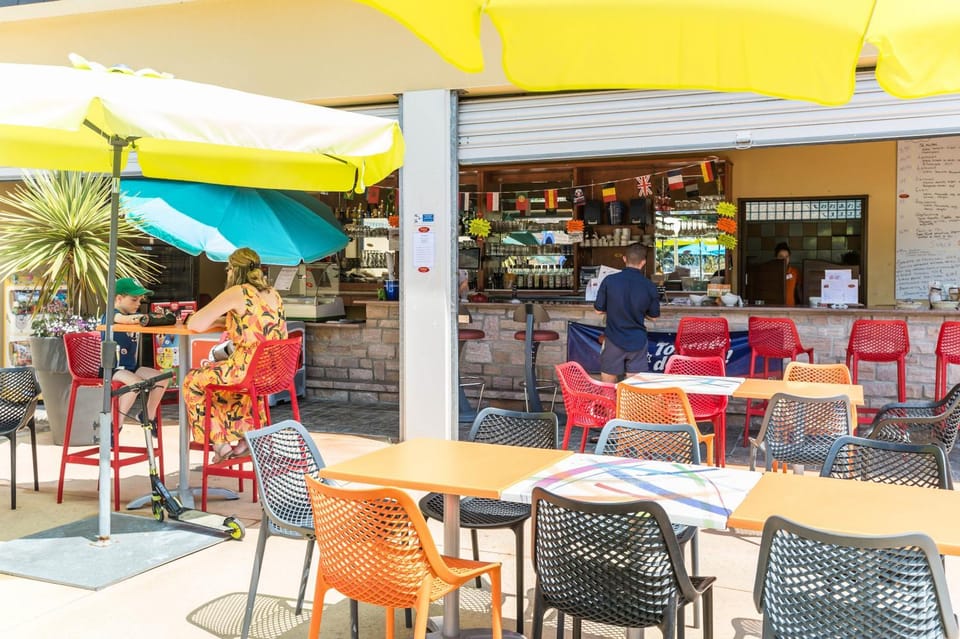 Patio, People, Lounge or bar, Lounge or bar