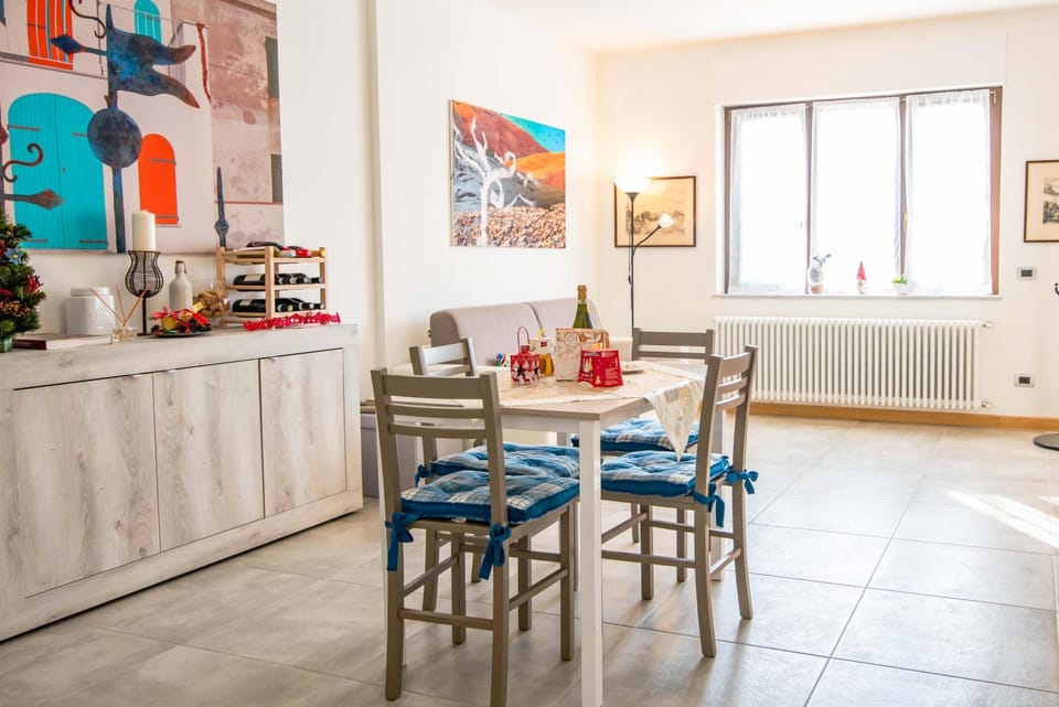 TV and multimedia, Coffee/tea facilities, Kitchen or kitchenette, Living room, Seating area, Dining area