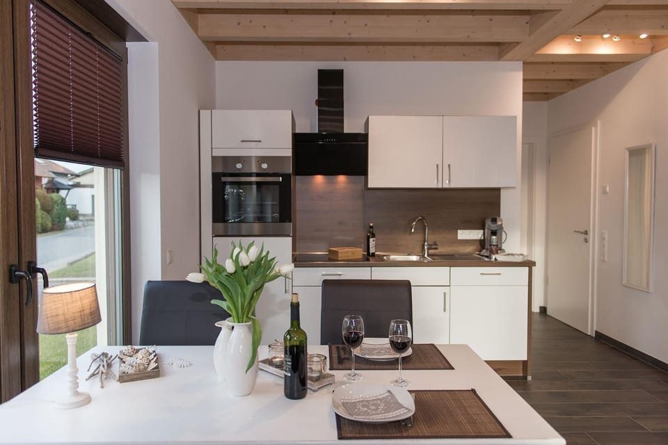 Coffee/tea facilities, Kitchen or kitchenette, Dining area, dishwasher, pet friendly, stove, toaster