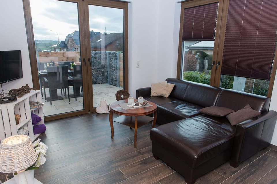 TV and multimedia, View (from property/room), Balcony/Terrace, Living room, Seating area, Evening entertainment