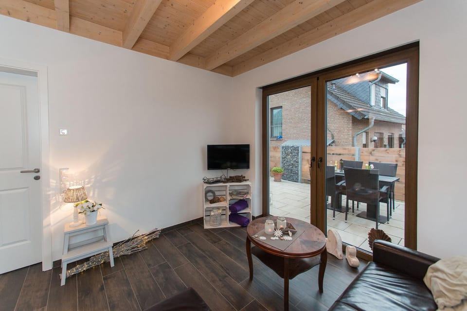 TV and multimedia, Living room, Dining area, Evening entertainment