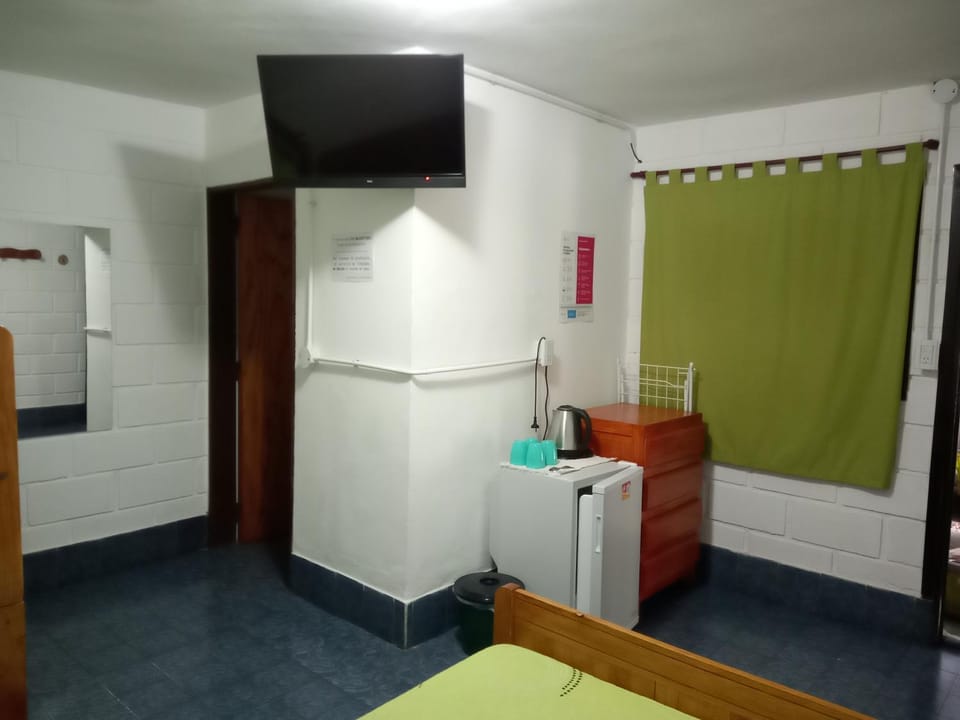 Bed, TV and multimedia, Bedroom