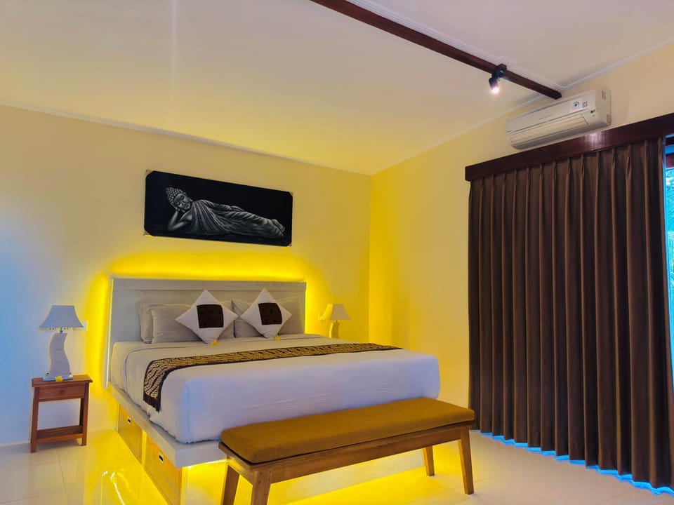 Bed, TV and multimedia, Photo of the whole room, Bedroom