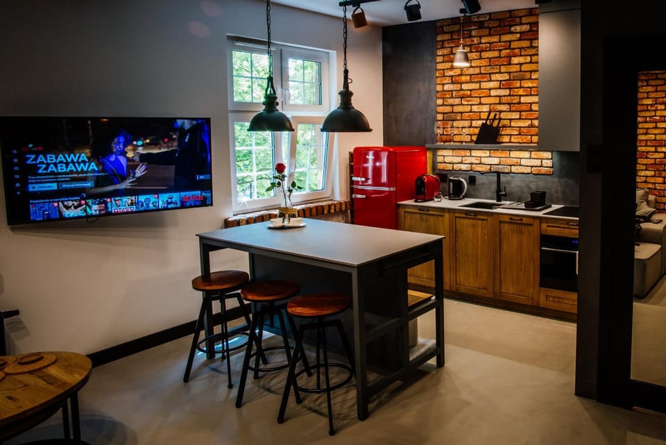 Communal lounge/ TV room, TV and multimedia, Kitchen or kitchenette, Dining area