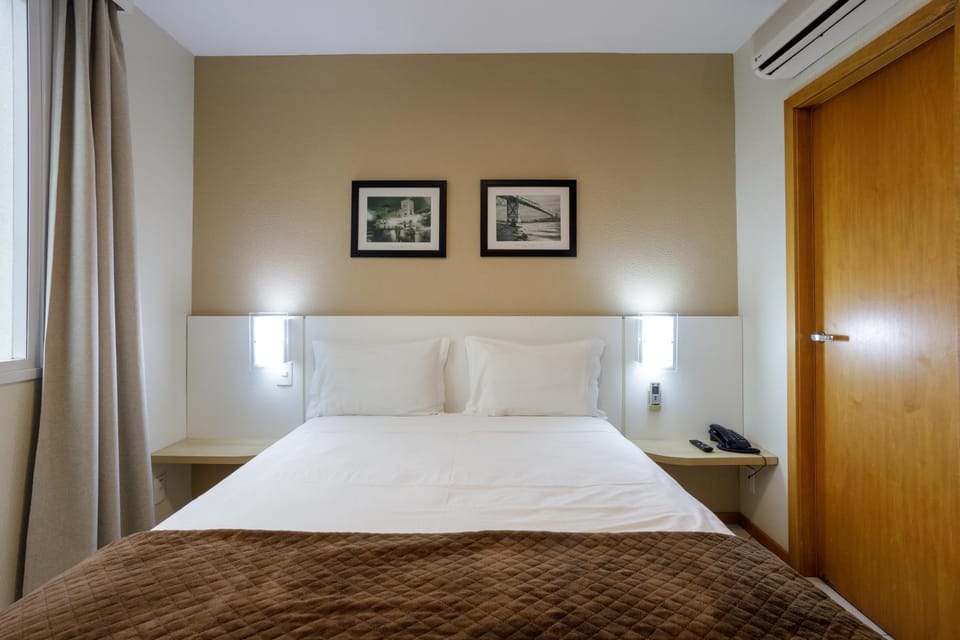 Bed, Bedroom, air conditioner