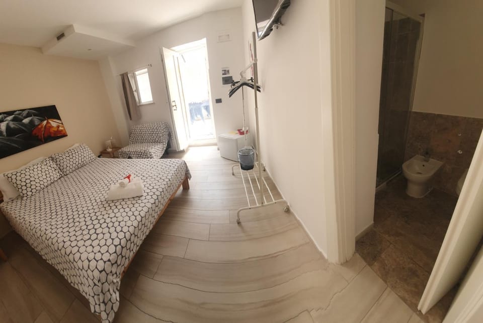 Hot Spring Bath, Bathroom, Sunrise, children, fireplace, internet, oven