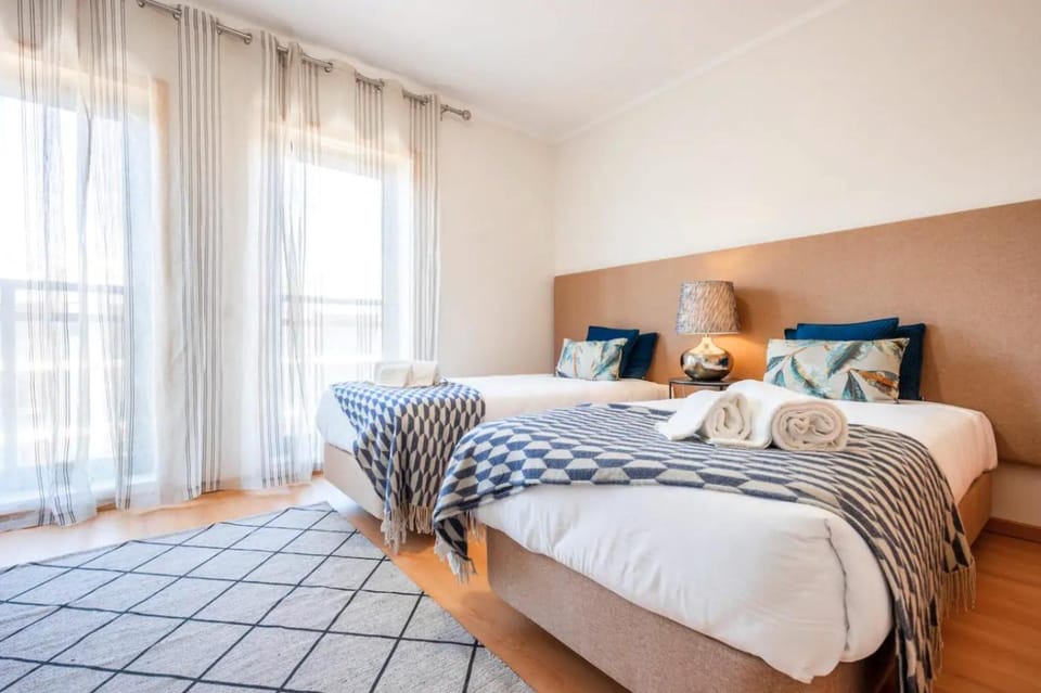 ★ OCEANFRONT: Luxury Breathtaking Views and Pool ★ Apartment in Olhão