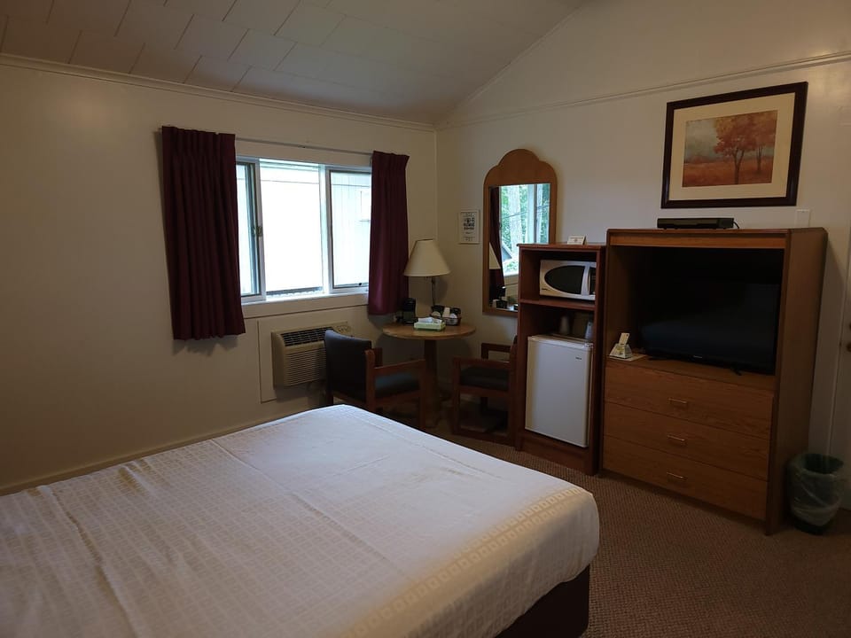 Hickory Grove Motor Inn - Cooperstown Motel in New York